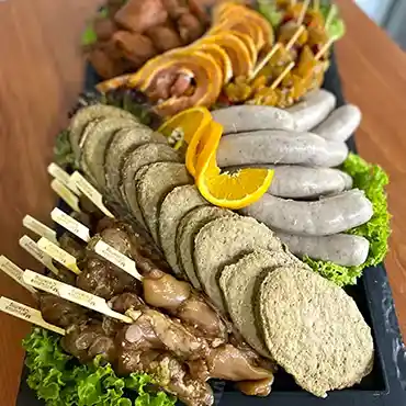 BBQ pakket 'Bourgondisch genot' Tandoorispies Satéspies Kipburger Boerenworst Varkenshaas Speklap