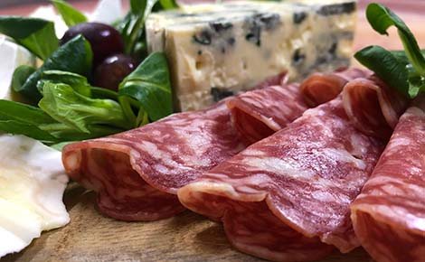 Heerlijke vleessoorten en kaassoorten tappas Mercurius Catering
